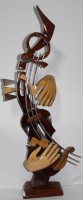 Manos con cuerdas e instrumento